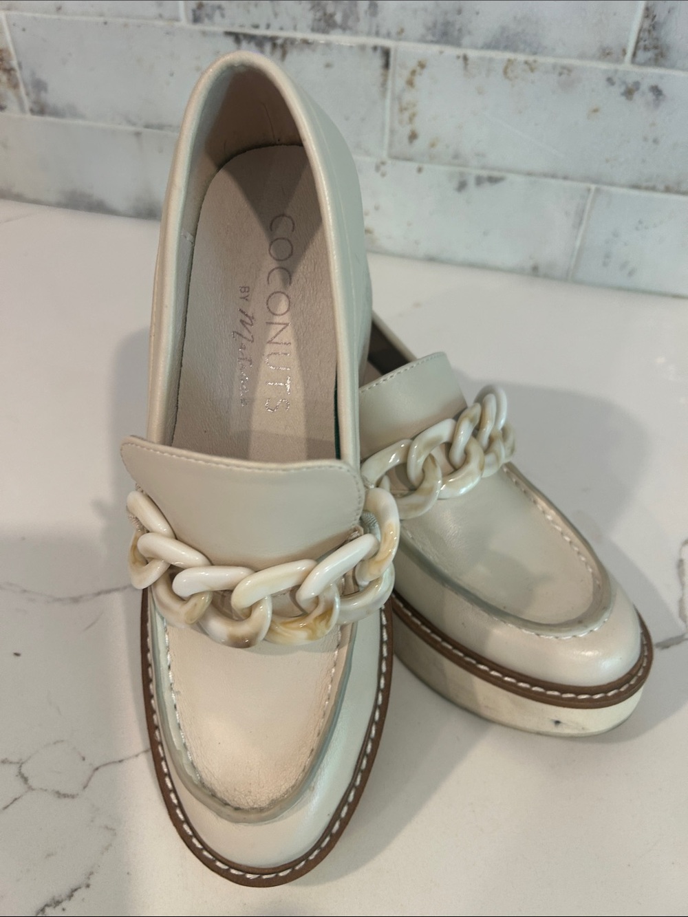 Coconuts by Matisse Cream Patent Loafers with Chunky Chain. EUC